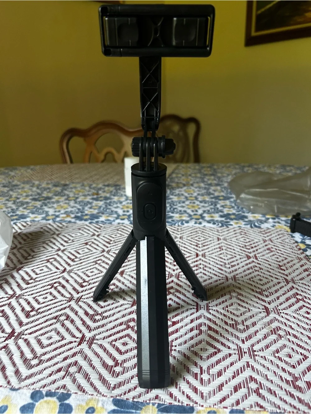 Q07 Bluetooth Integrated Selfie Stick - Black